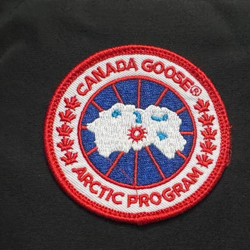 Canada Goose Black Puffer Vest - Picture 7 of 7